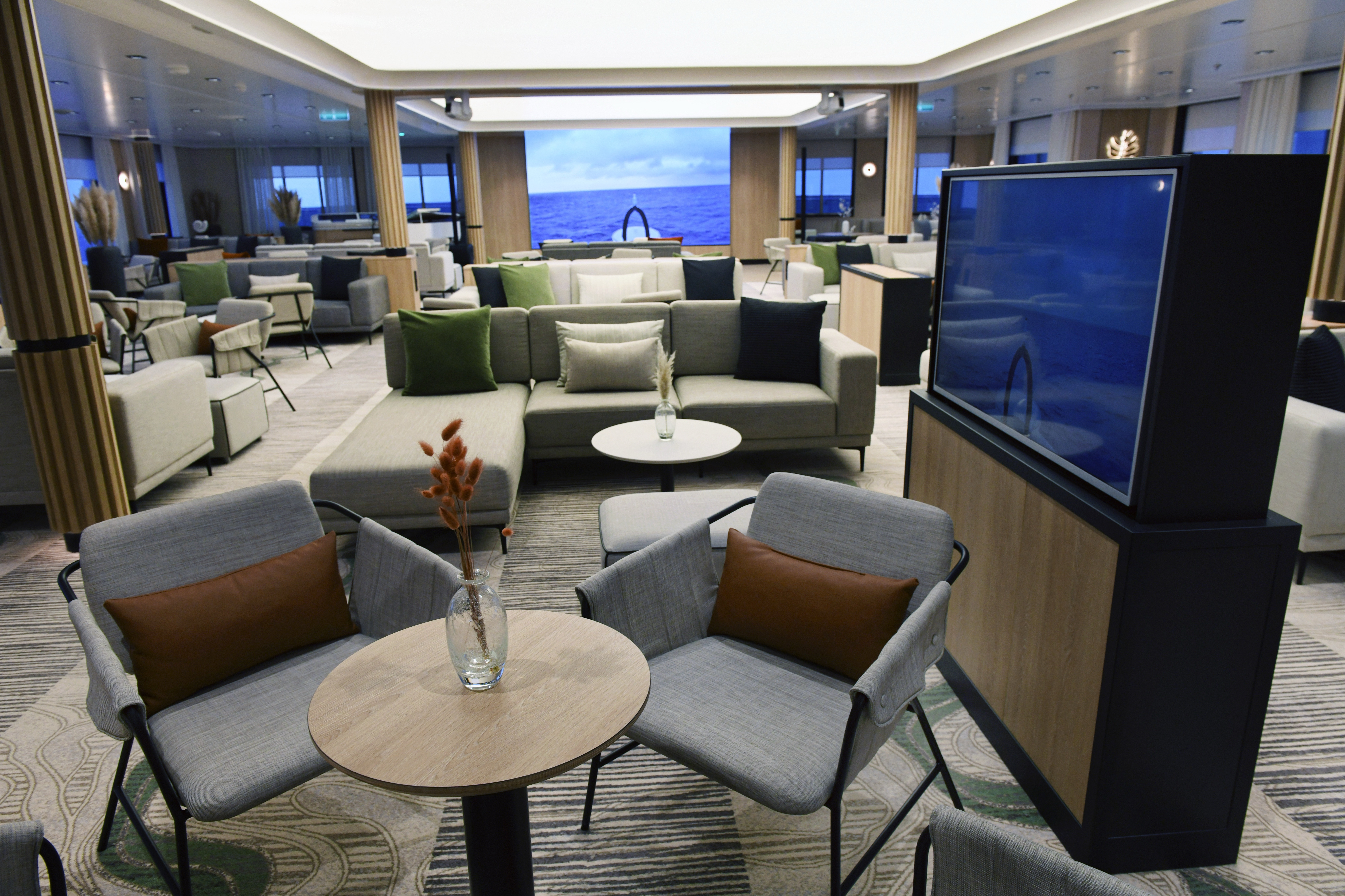 The Observation Lounge on SH Minerva